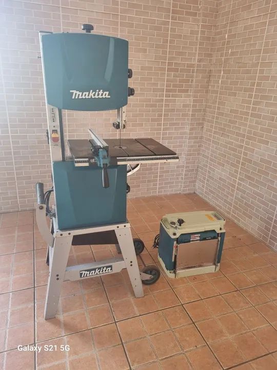 Serra de fita Makita