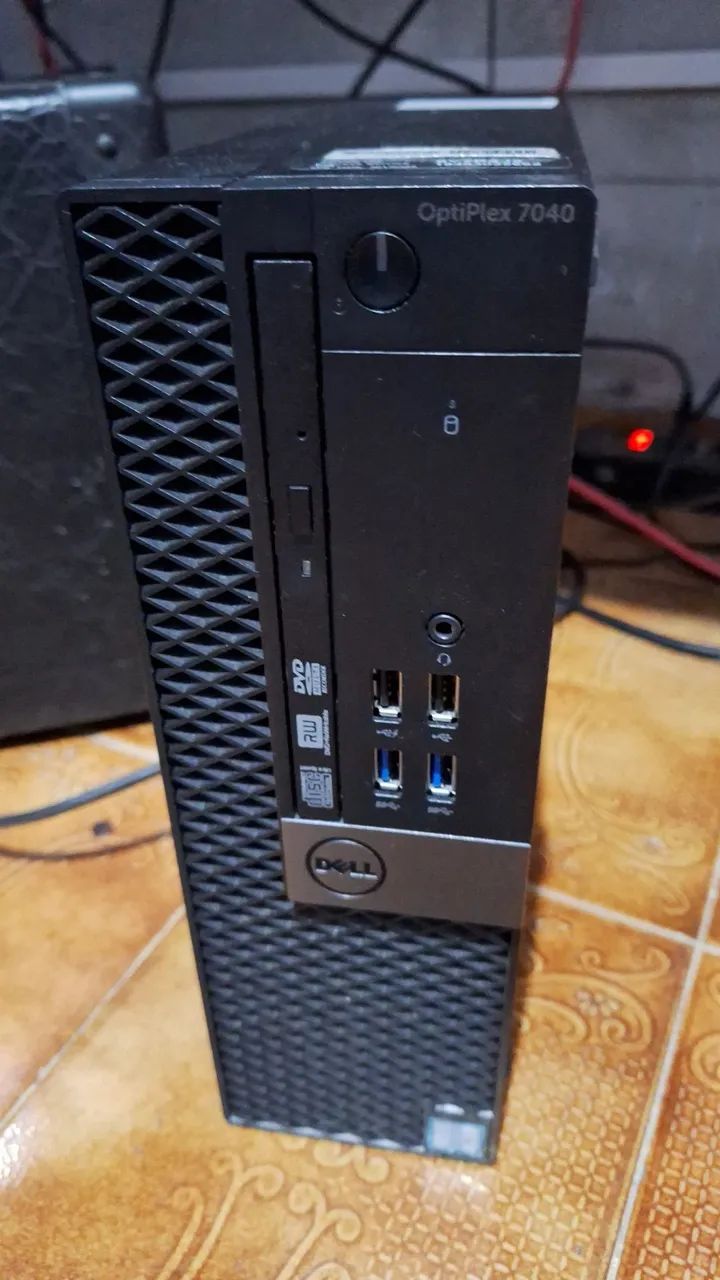 Dell Opitiplex 7040 -I5 6500 / 8GB RAM / 1 TB HD