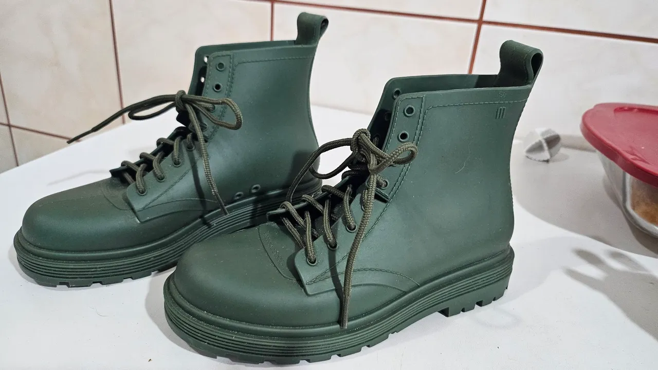 Bota coturno verde Melissa