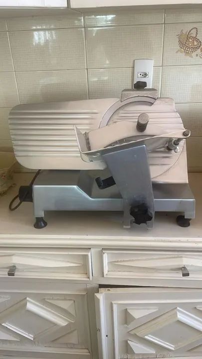Máquina de Cortar Frios Industrial