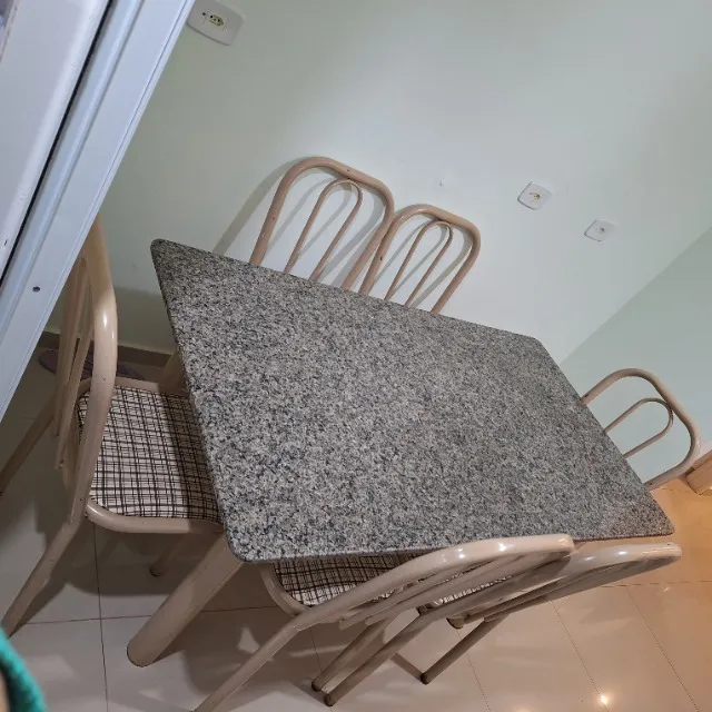 Mesa 6 lugares com tampo granito