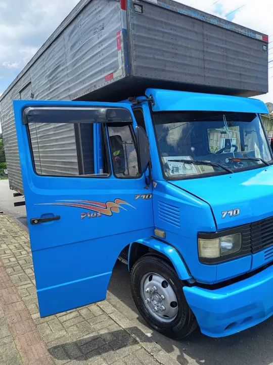 Mercedes bens 710 ano 2000 no bau filé calçada de pneus... - Foto 5