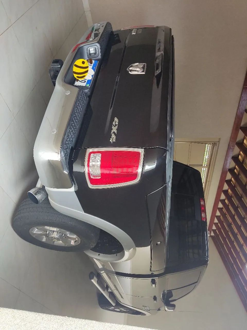 Ram 2500 Laramie 2016 preta  - Foto 2