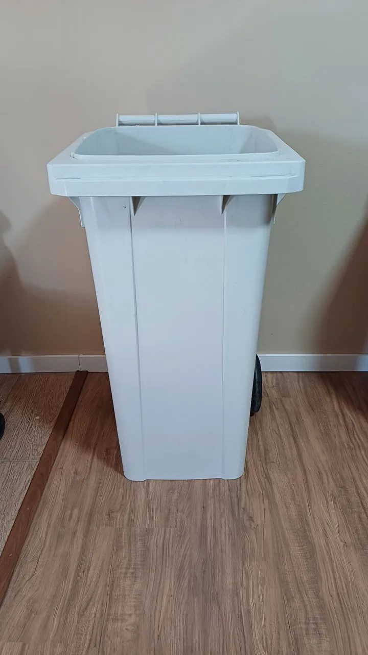 Lixeira com Rodas - Ideal para Jardim