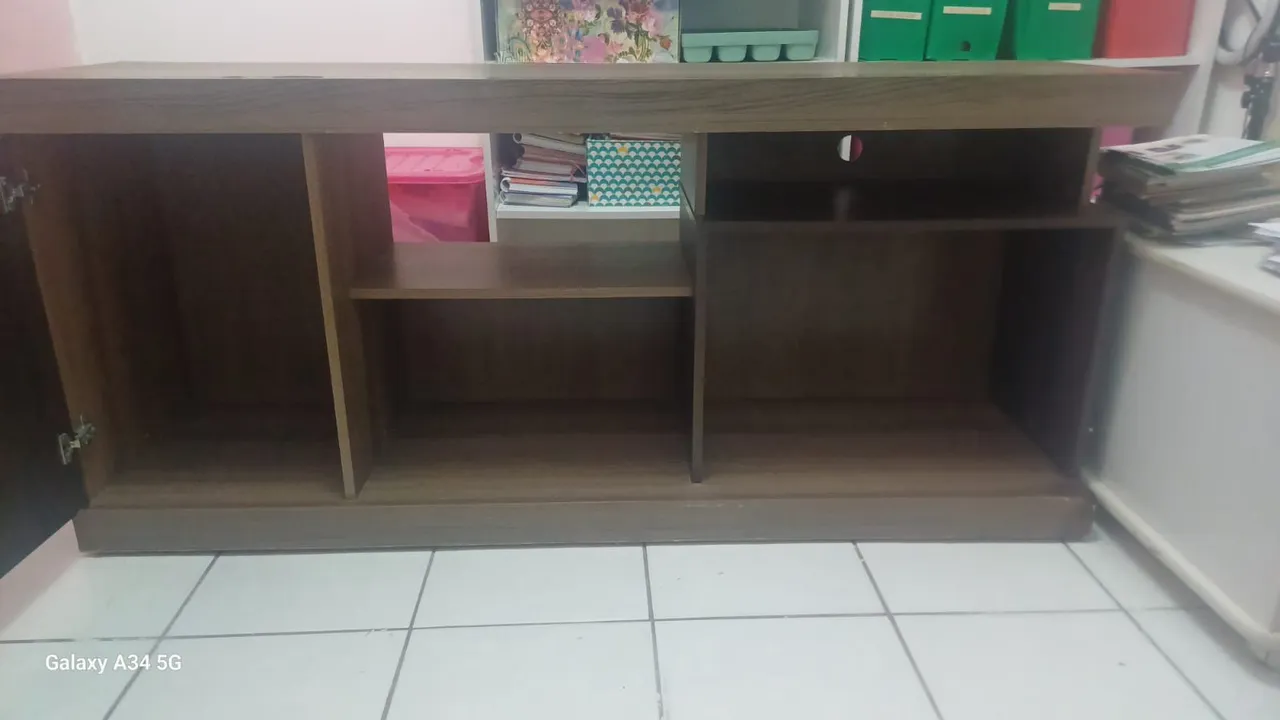Rack de TV em Madeira com Compartimentos - Oferta