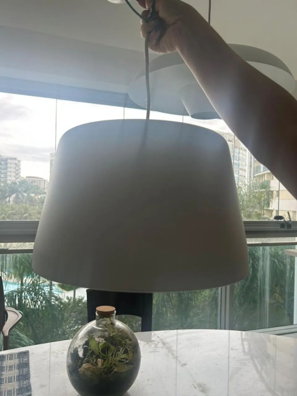 Lustre branco