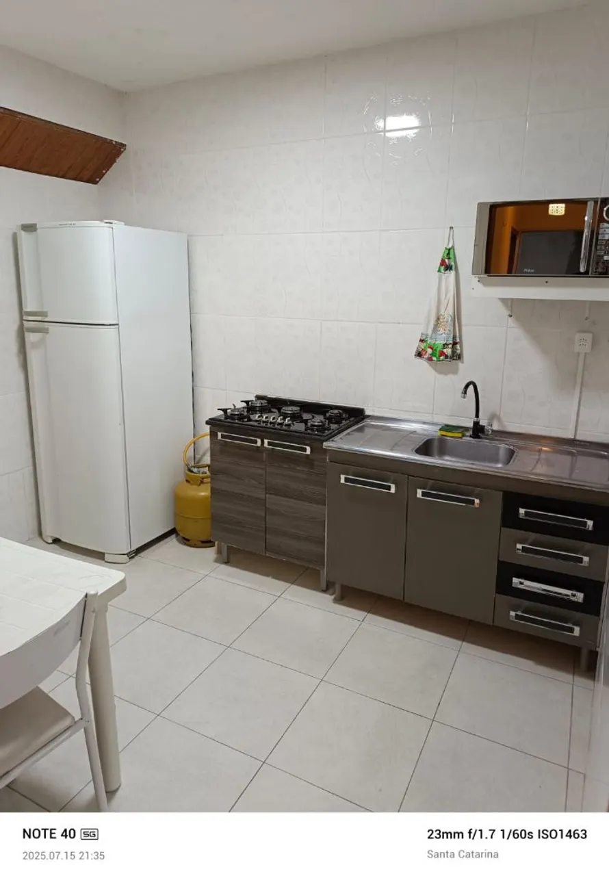 Alugo kitnet com ar-condicionado, com água e luz incluso no Itacorubi