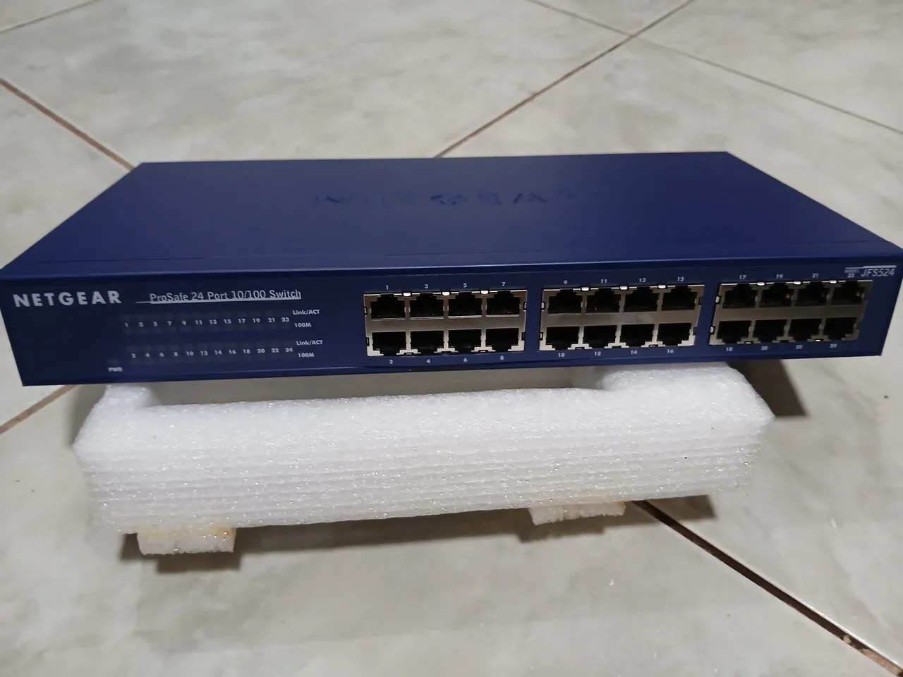 Switch netgear 24 portas 10/100 fast JFS524 NOVO