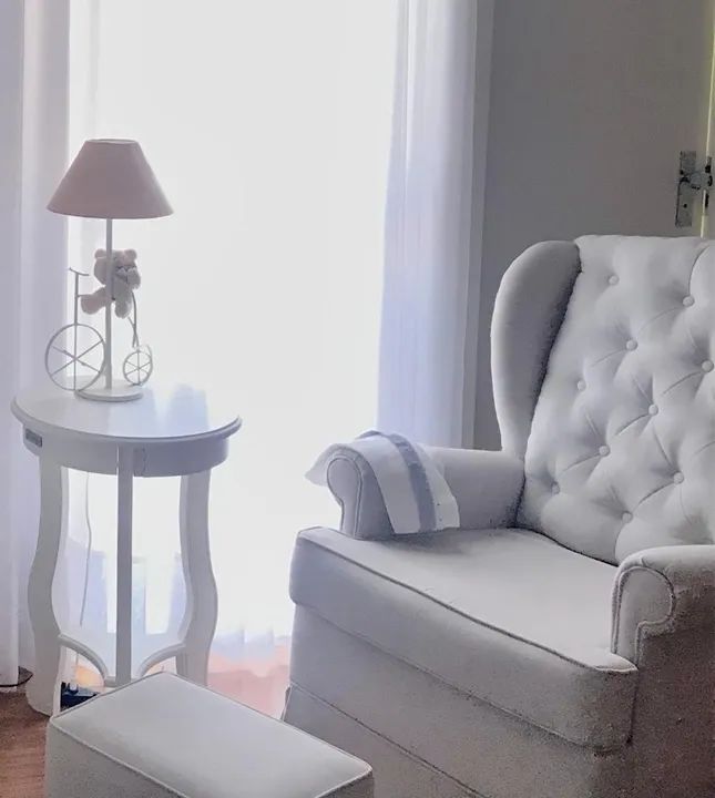 Poltrona de Amamentação  Isabela com Balanço e Puff 