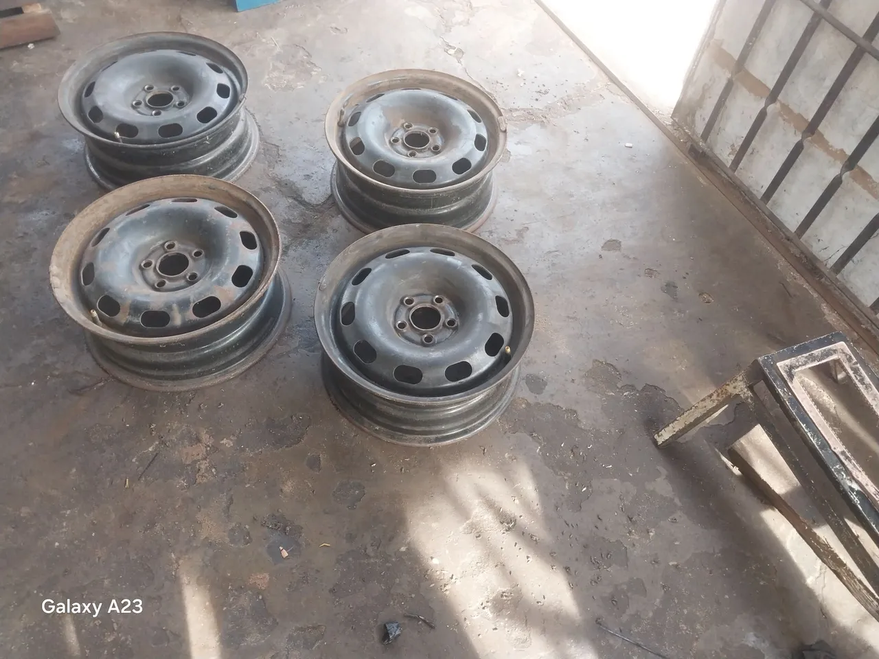 Jogo de Rodas de Ferro para Carro