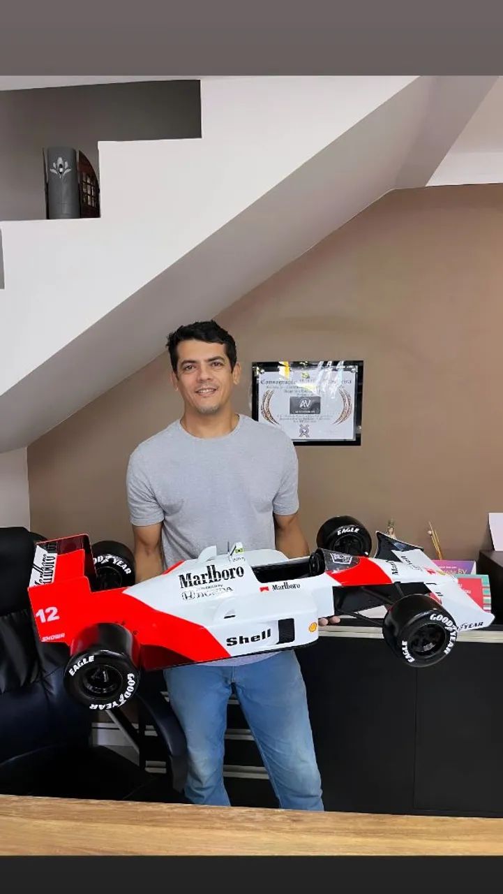 Réplica McLaren mp4/4 Ayrton Senna - 1 metro de comprimento 
