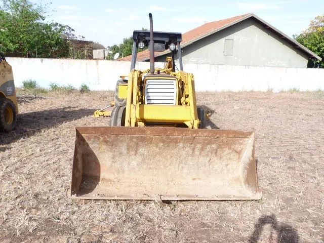 RETRO ESCAVADEIRA MF 4X2 - Foto 2