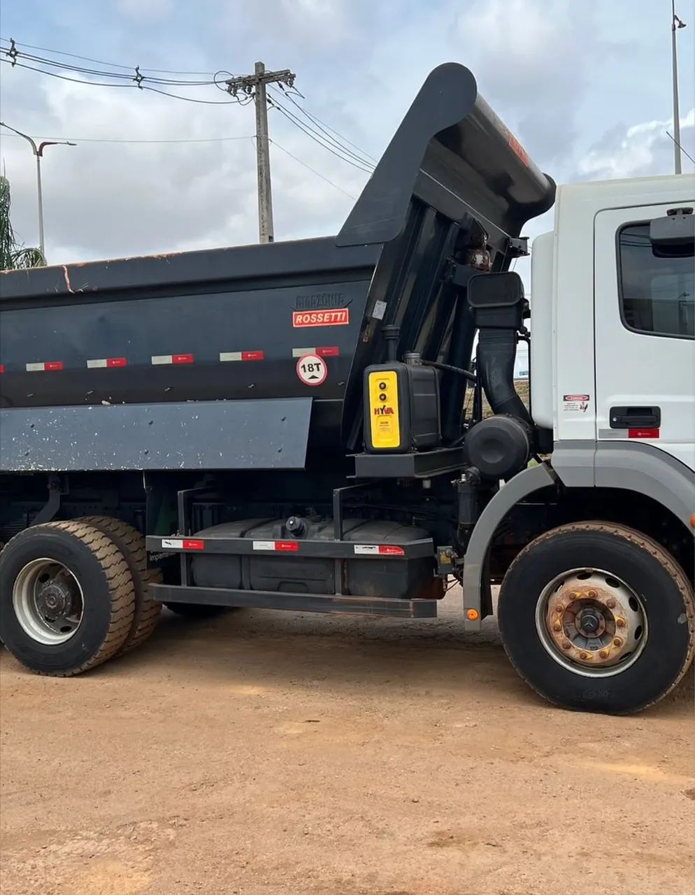 Caminhão  mb AXOR  3131  6x4  Caçamba   - Foto 3