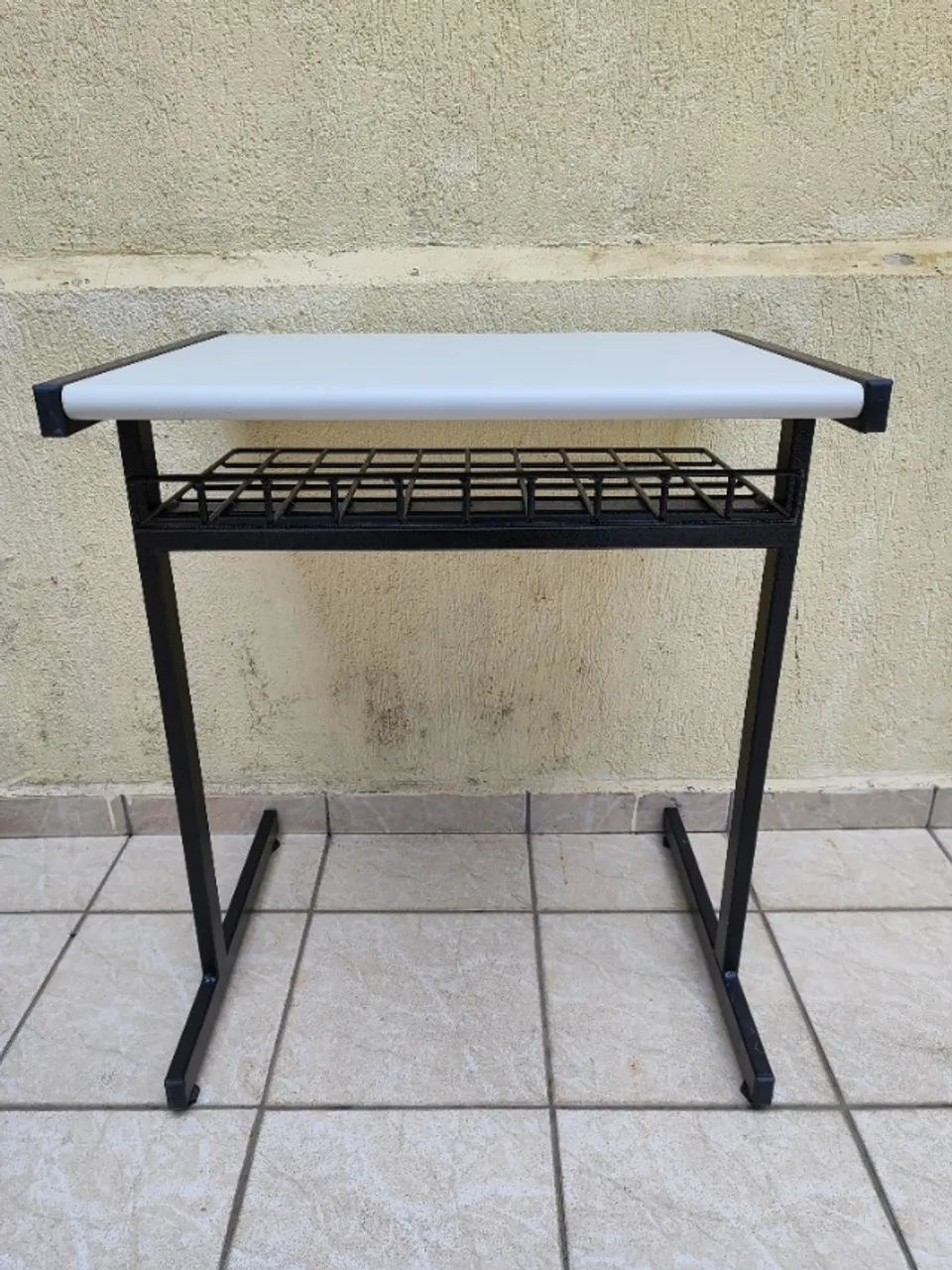 Mesa Pequena Retangular / Carteira Branco Conservada - Compacta e Resistente - Foto 2