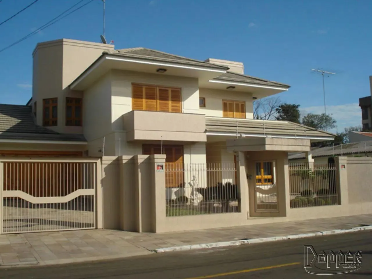 Casa residencial à venda no Centro com 370 m² e 5 dormitórios/quartos disponíveis.