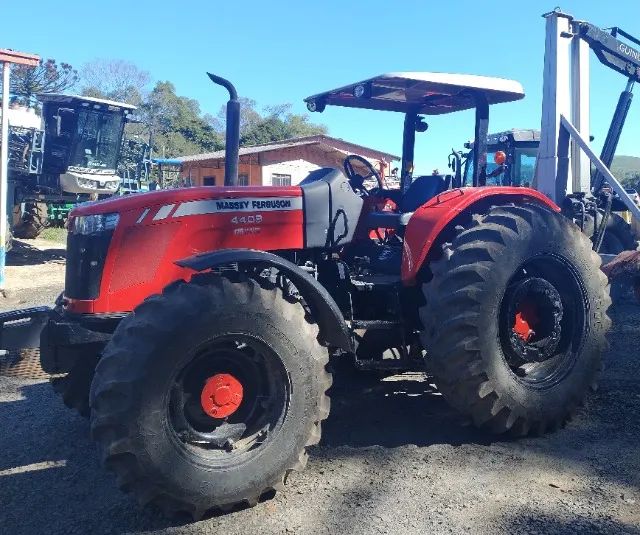 Trator Massey Ferguson - MF 4409. Fabricação 2023