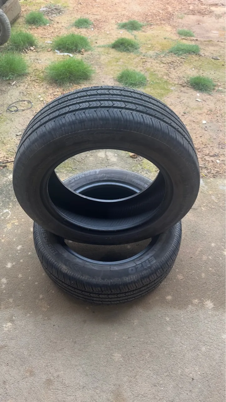 Vende-se 2 pneus aro 15