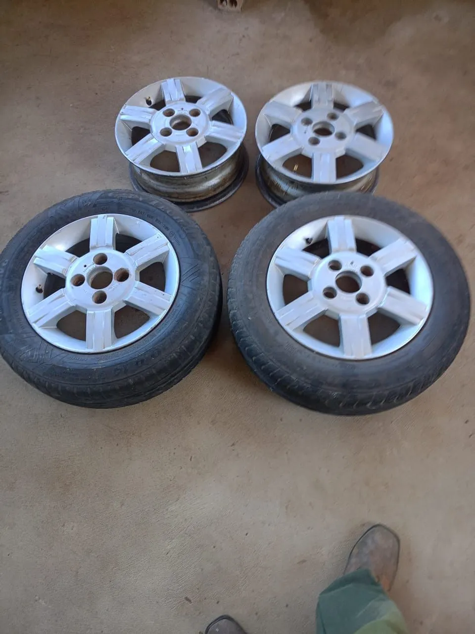 Jogo de rodas aro 14 FORD