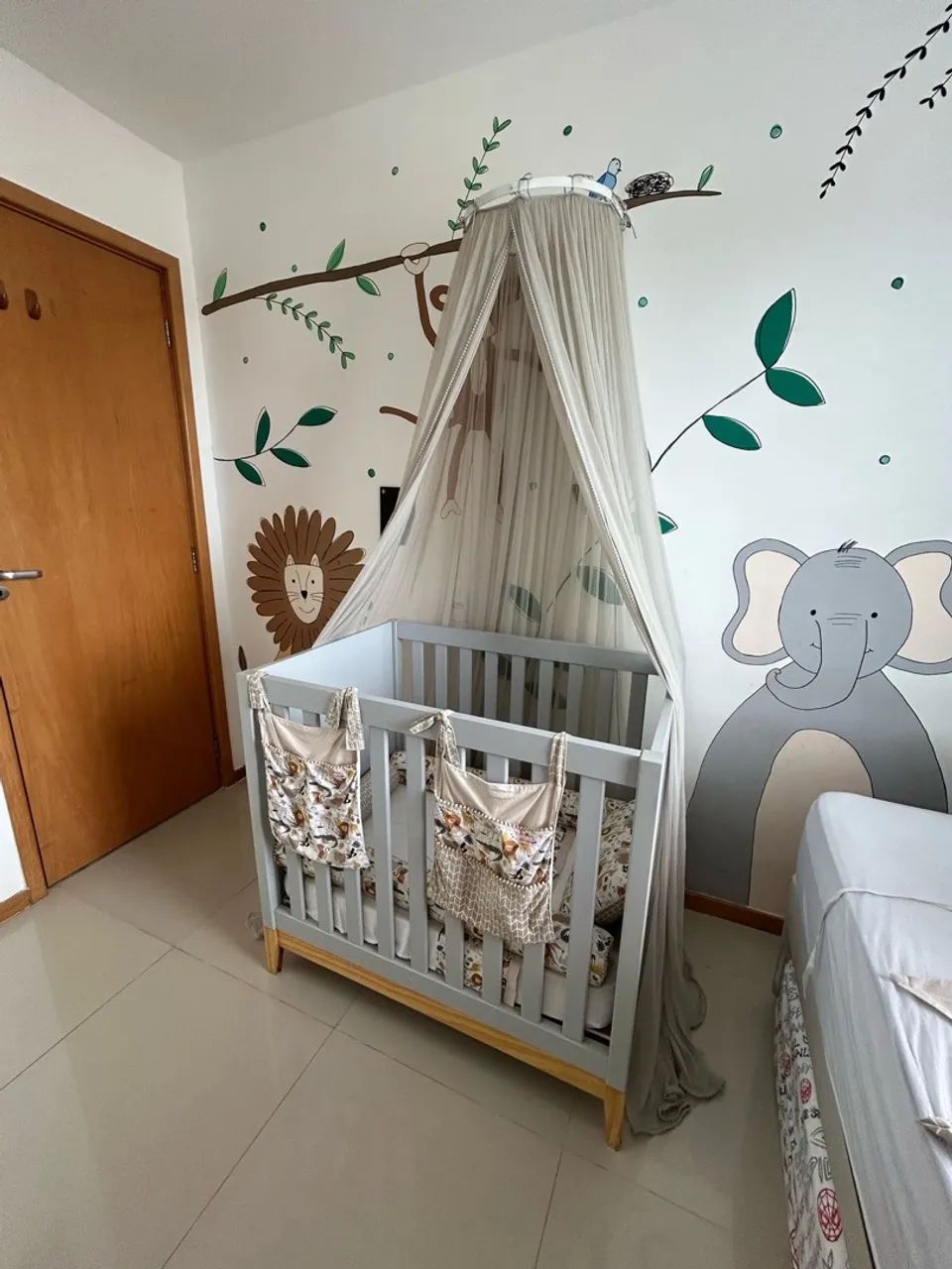 Berço mais acessórios 