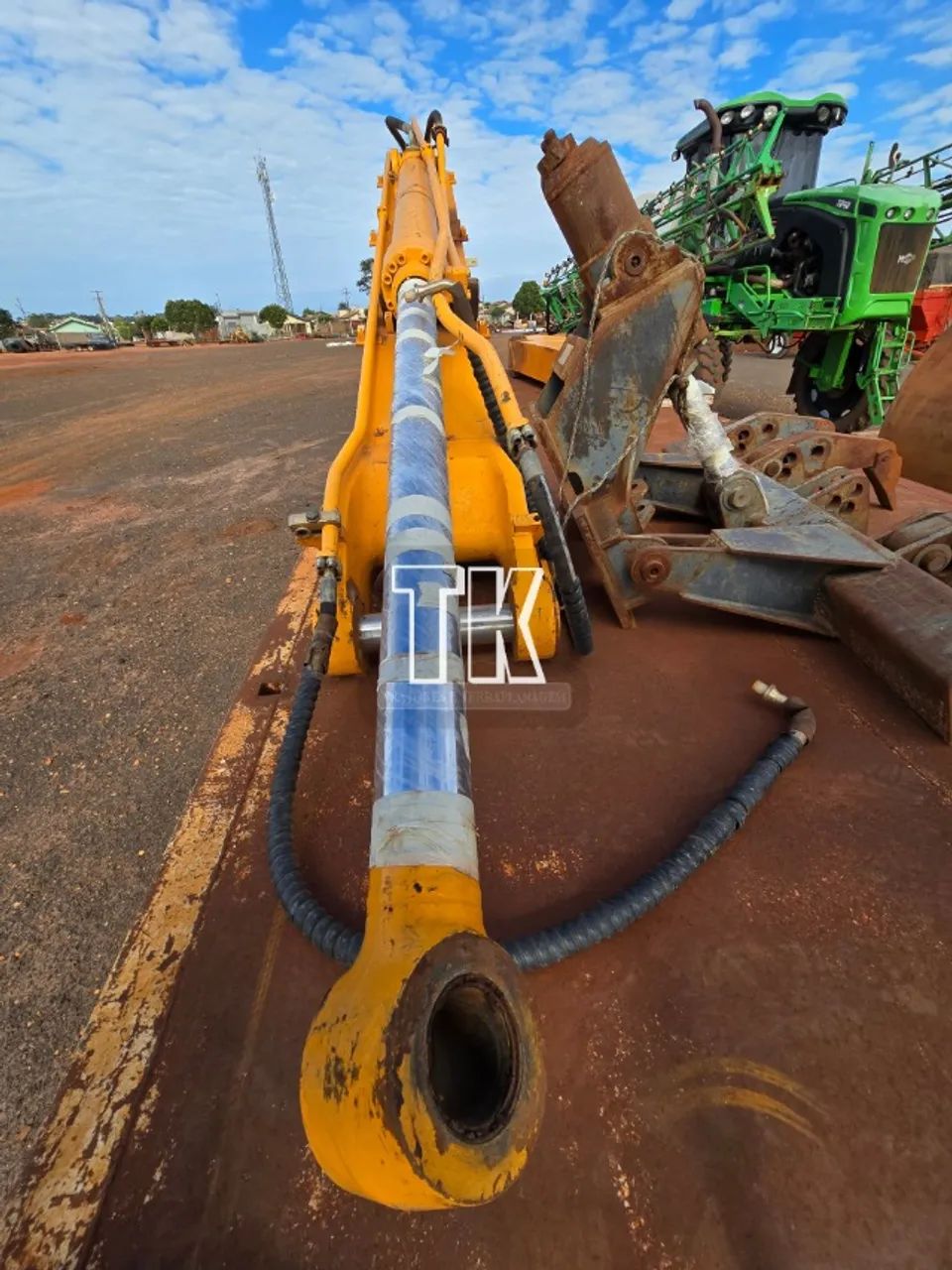 PEÇAS DA ESCAVADEIRA HIDRÁULICA MARCA HYUNDAI MODELO 210 - Foto 4