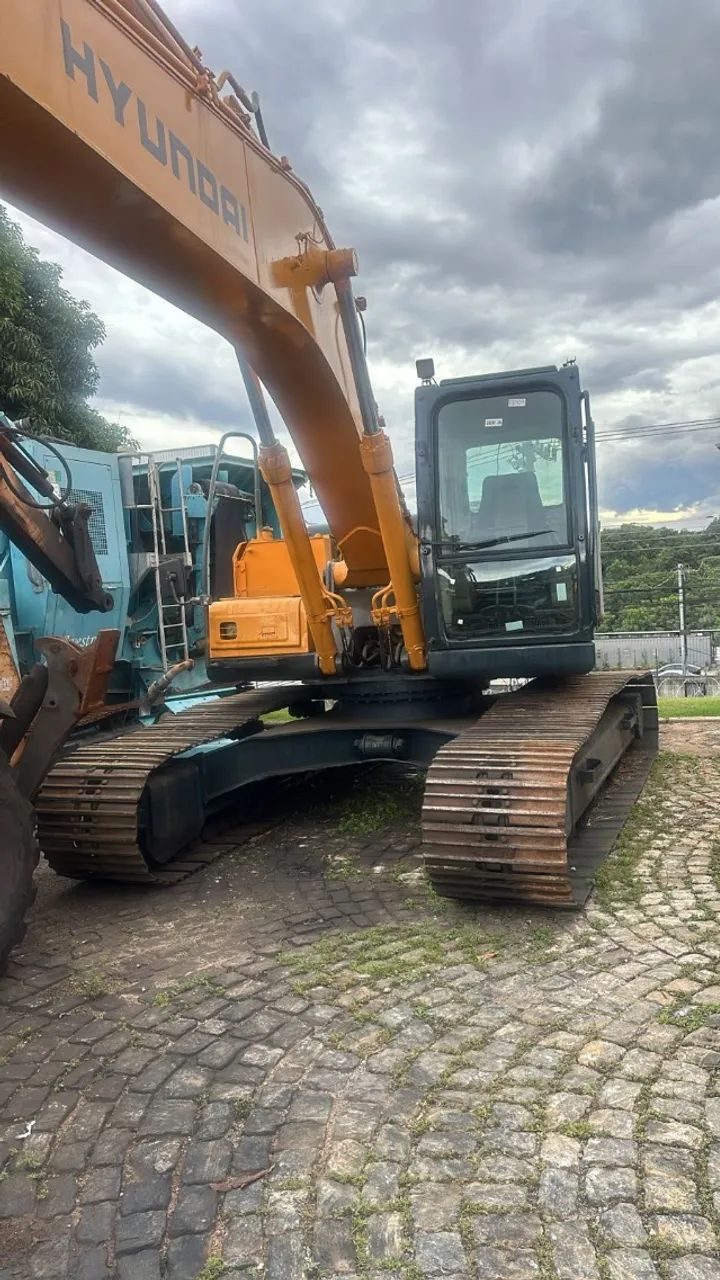 Escavadeira Hyundai R210LC7 - 2011