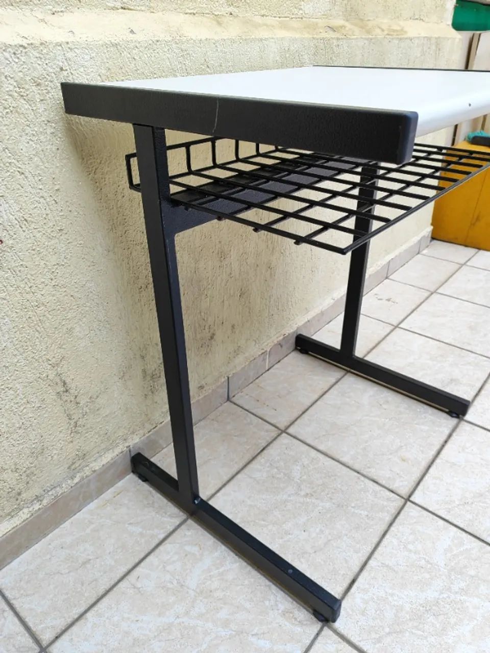 Mesa Pequena Retangular / Carteira Branco Conservada - Compacta e Resistente - Foto 4