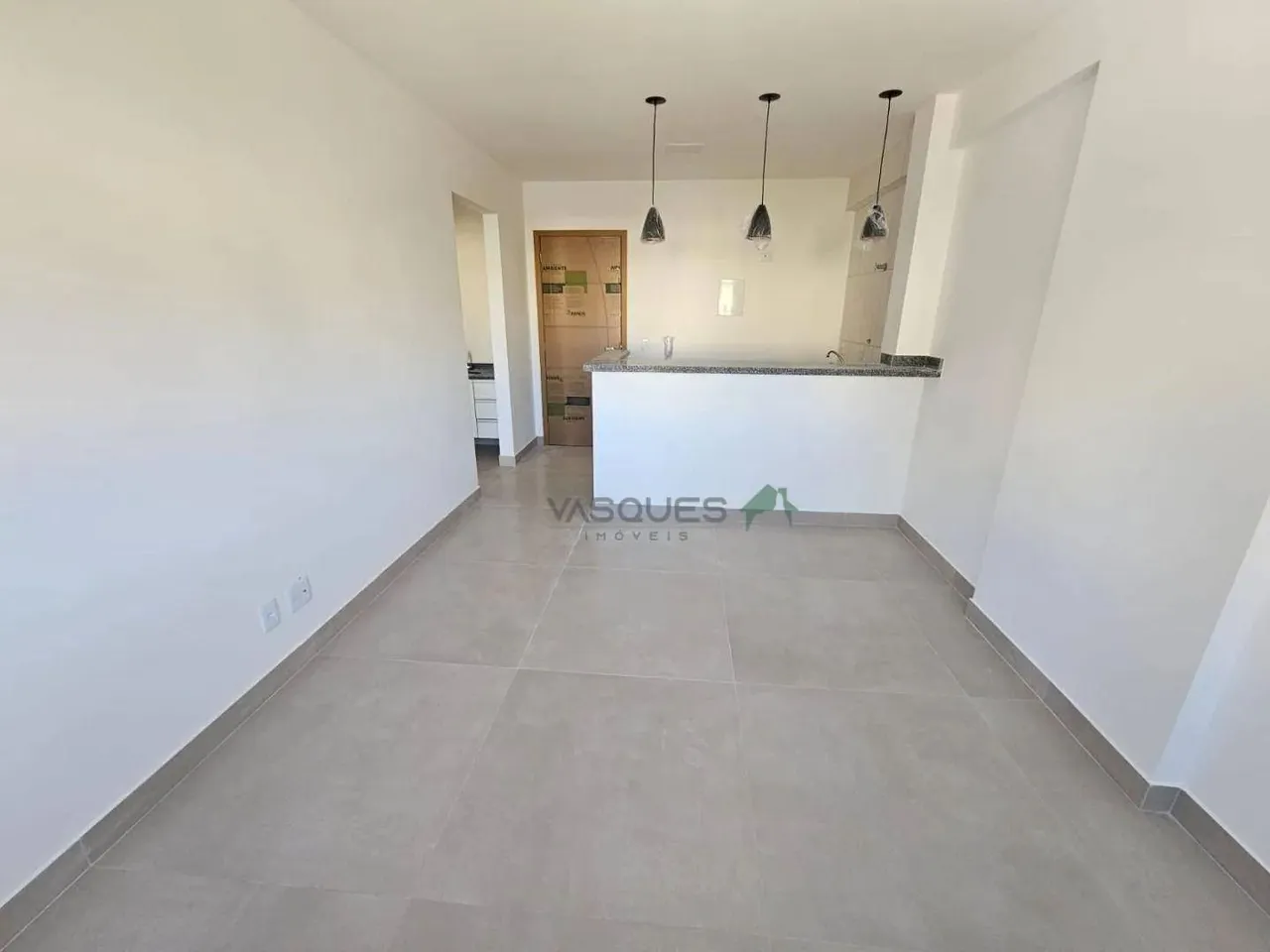 Excelente quarto e sala no Alto junto a todo o comércio