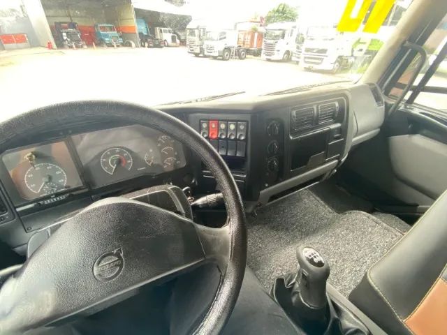 VOLVO VM 260 6X2 2010 BAÚ MOTOR FEITO - Foto 6