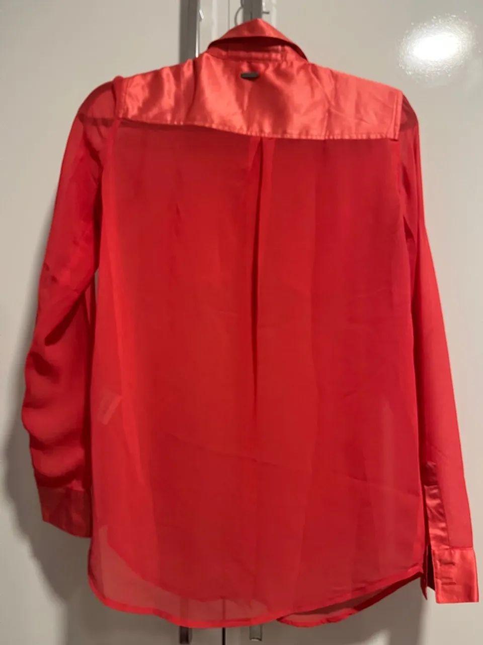 Camisa Laranja  Chiffon com Detalhes em Cetim - Foto 4