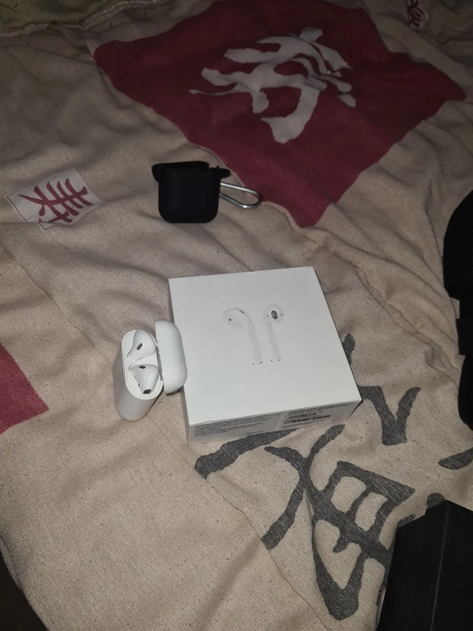 Fone de Ouvido Apple Airpods R$ 800 reais.