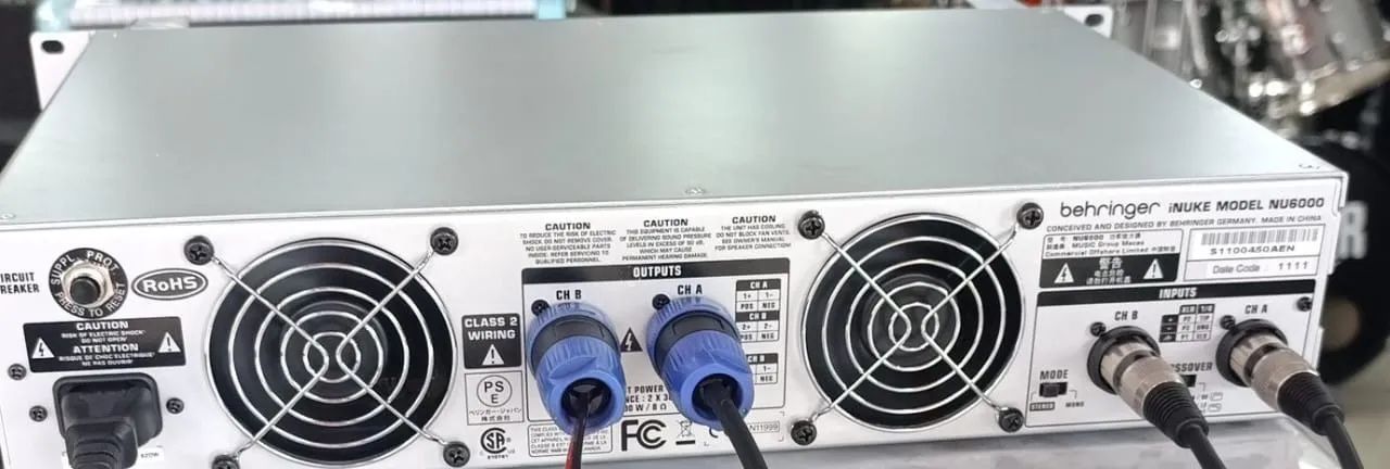 Amplificador Digital Behringer NU6000 220V  - Foto 3