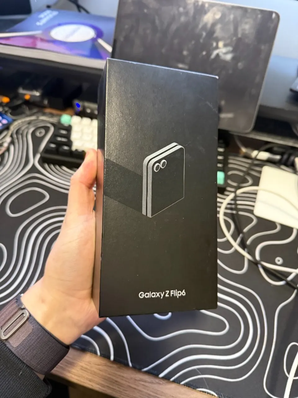 Samsung Galaxy Z Flip6 256GB com caixa e capa - Tela interna com defeito