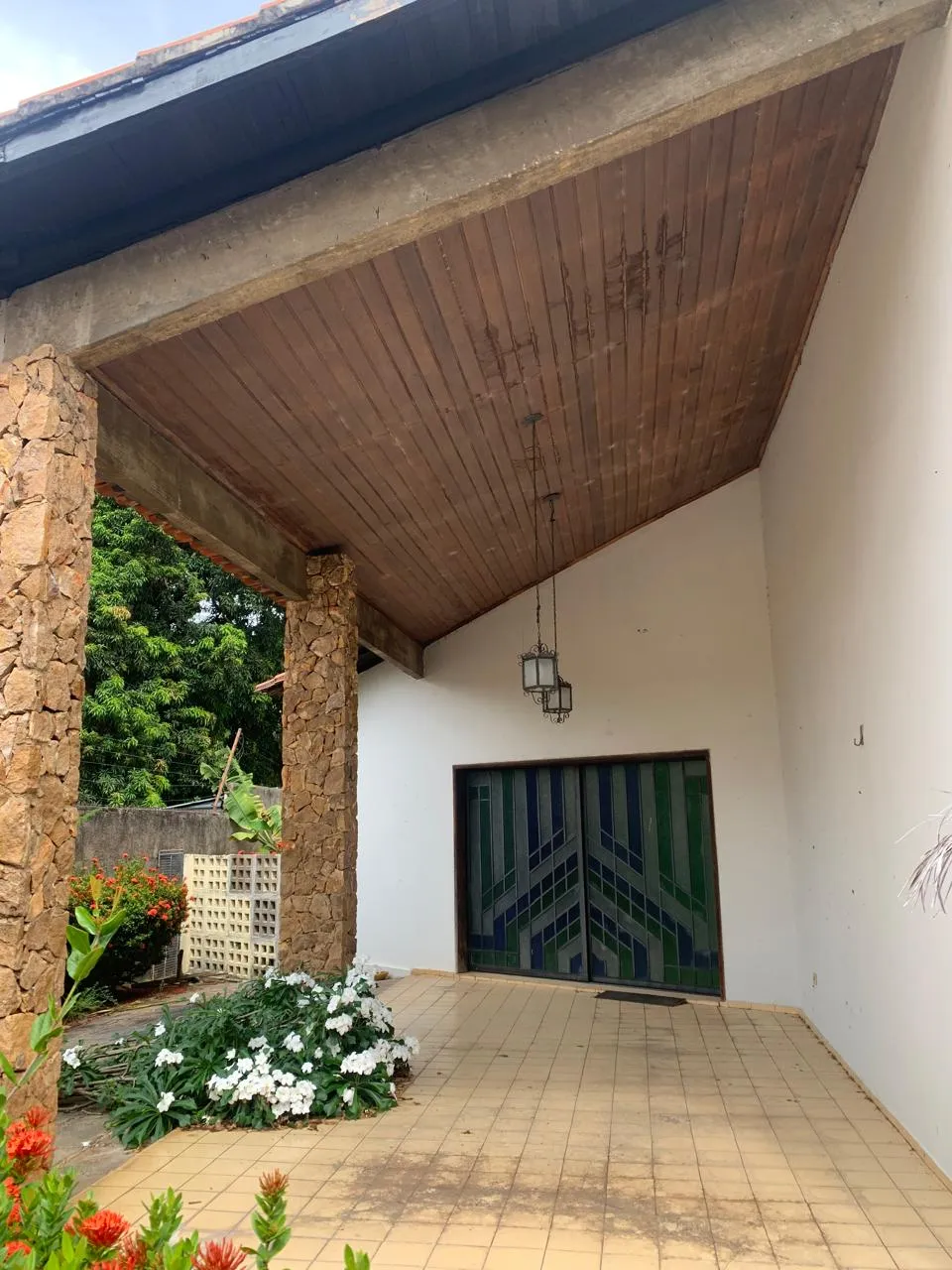 CASA COMERCIAL BAIRRO SÃO CRISTOVÃO, EM FRENTE A PRAÇA VILMARY.