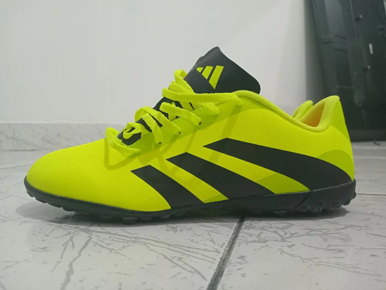 Chuteira Adidas Futsal - Tamanho 40