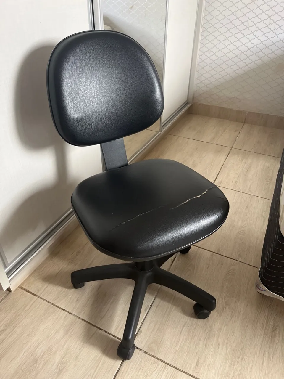 Cadeira de Escritório Giratória Preta