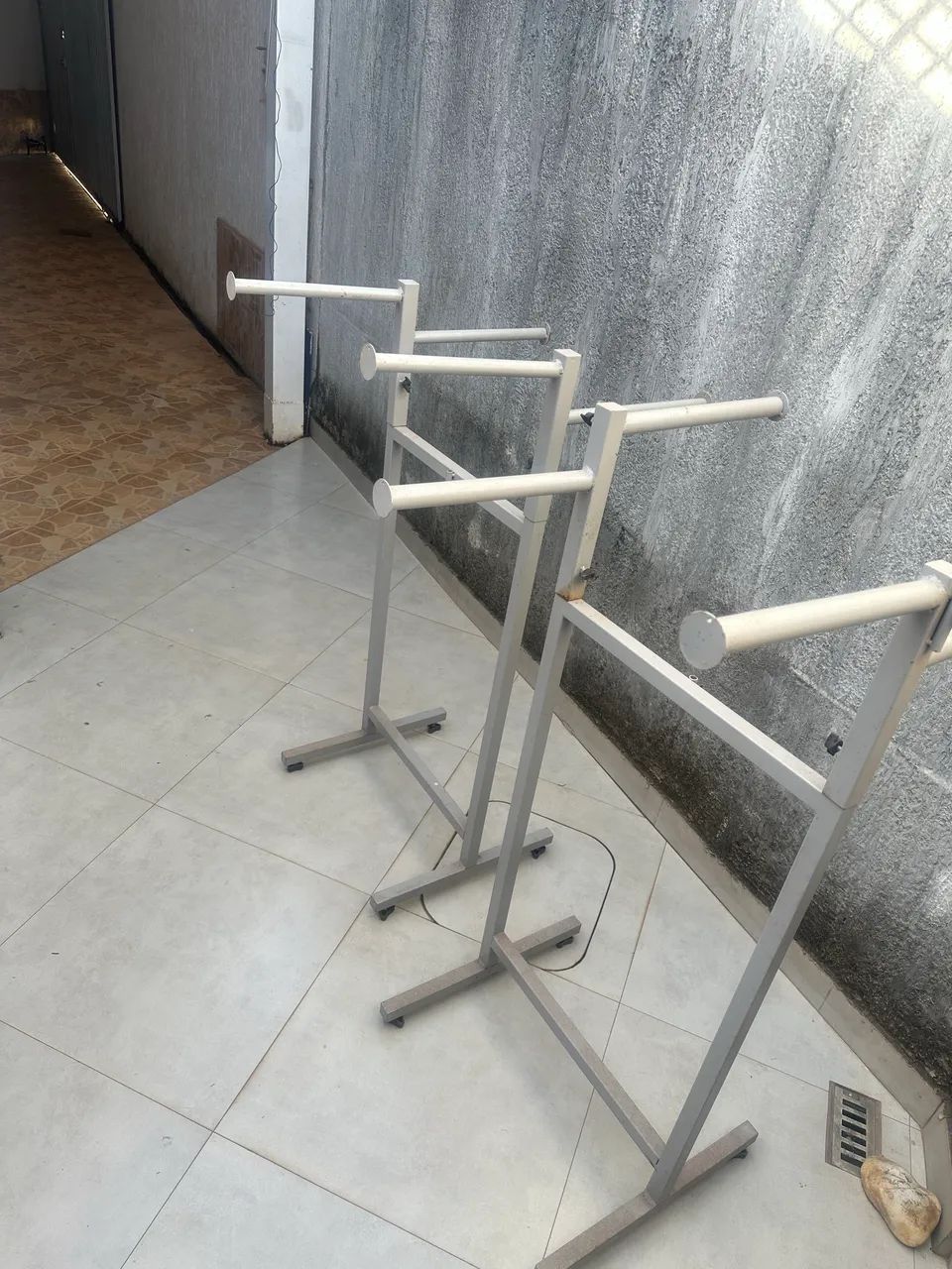 Araras para loja de roupa  - Foto 4