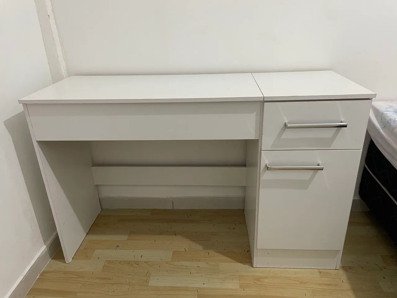 Dressing Table/Desk467357326451691520