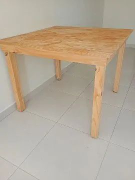 Mesa de jantar para 4 pessoas 