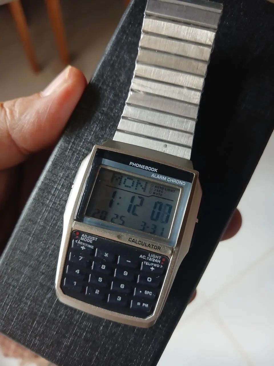 Relógio com calculadora
