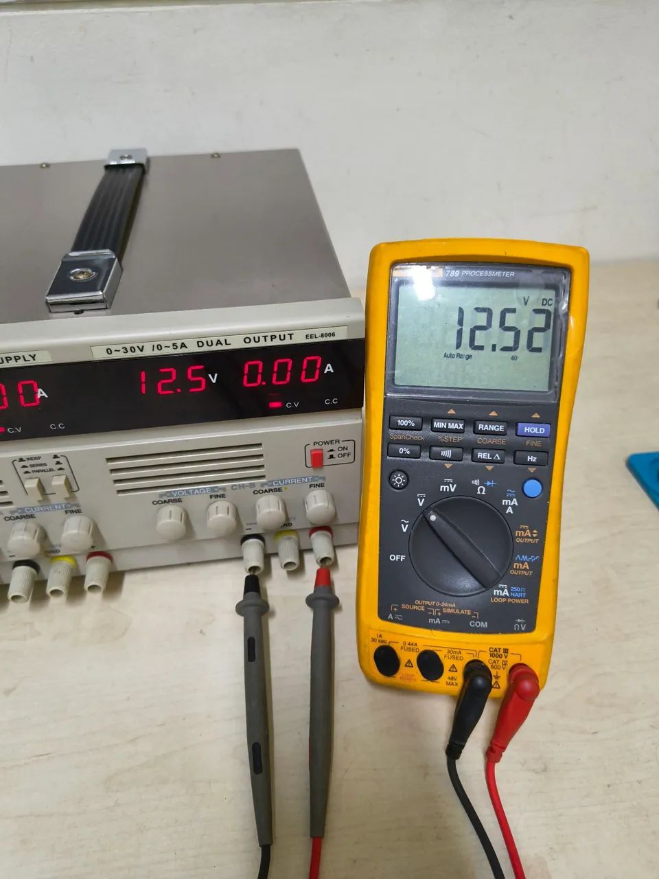 Fonte Simétrica Edutec 0 a 30v 5A Funcionando  - Foto 4
