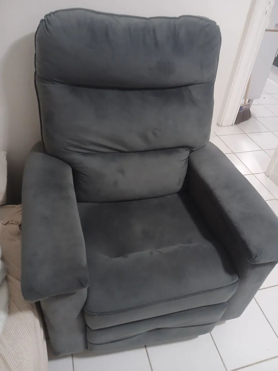 Vendo poltrona reclinavel muito nova comprada no magalu - Foto 3