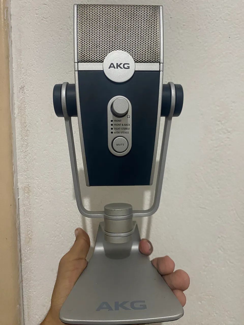 Vendo Par de monitores e microfone condensador Studio AKG - Foto 2