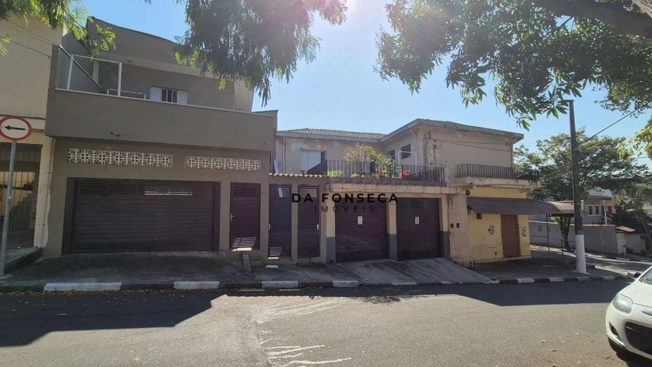 Terreno com 4 Casas