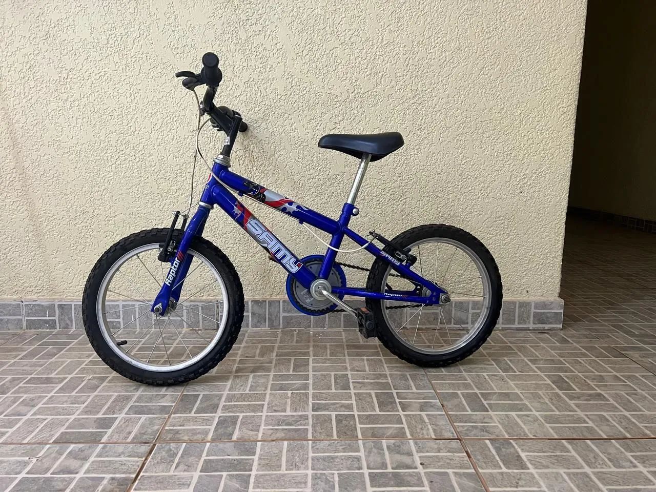 Bicicleta infantil aro 16  bem conservada!! - Foto 2