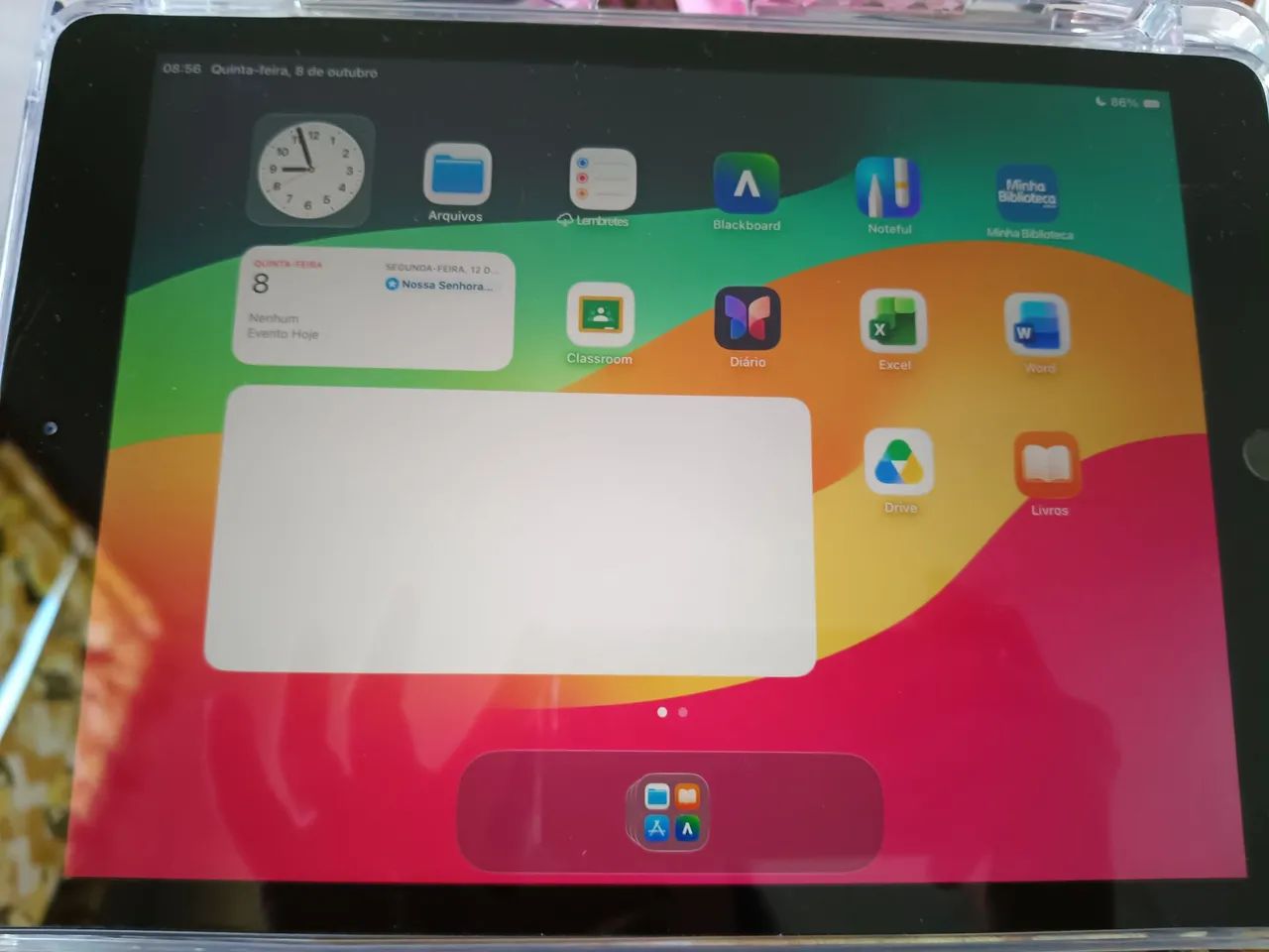 IPad 8°geração com case e cabo