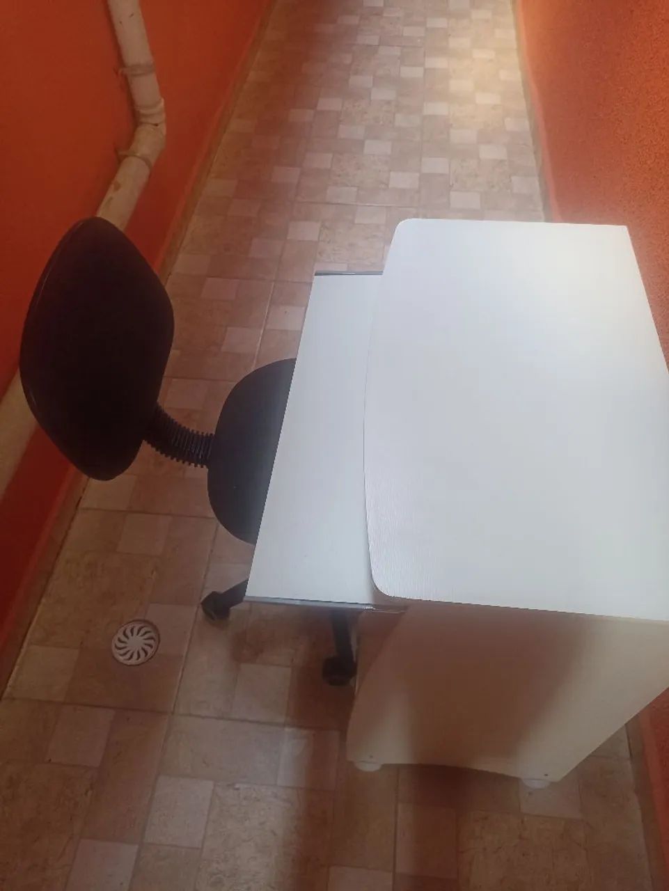 Mesa para computador compacta em bom estado  - Foto 5