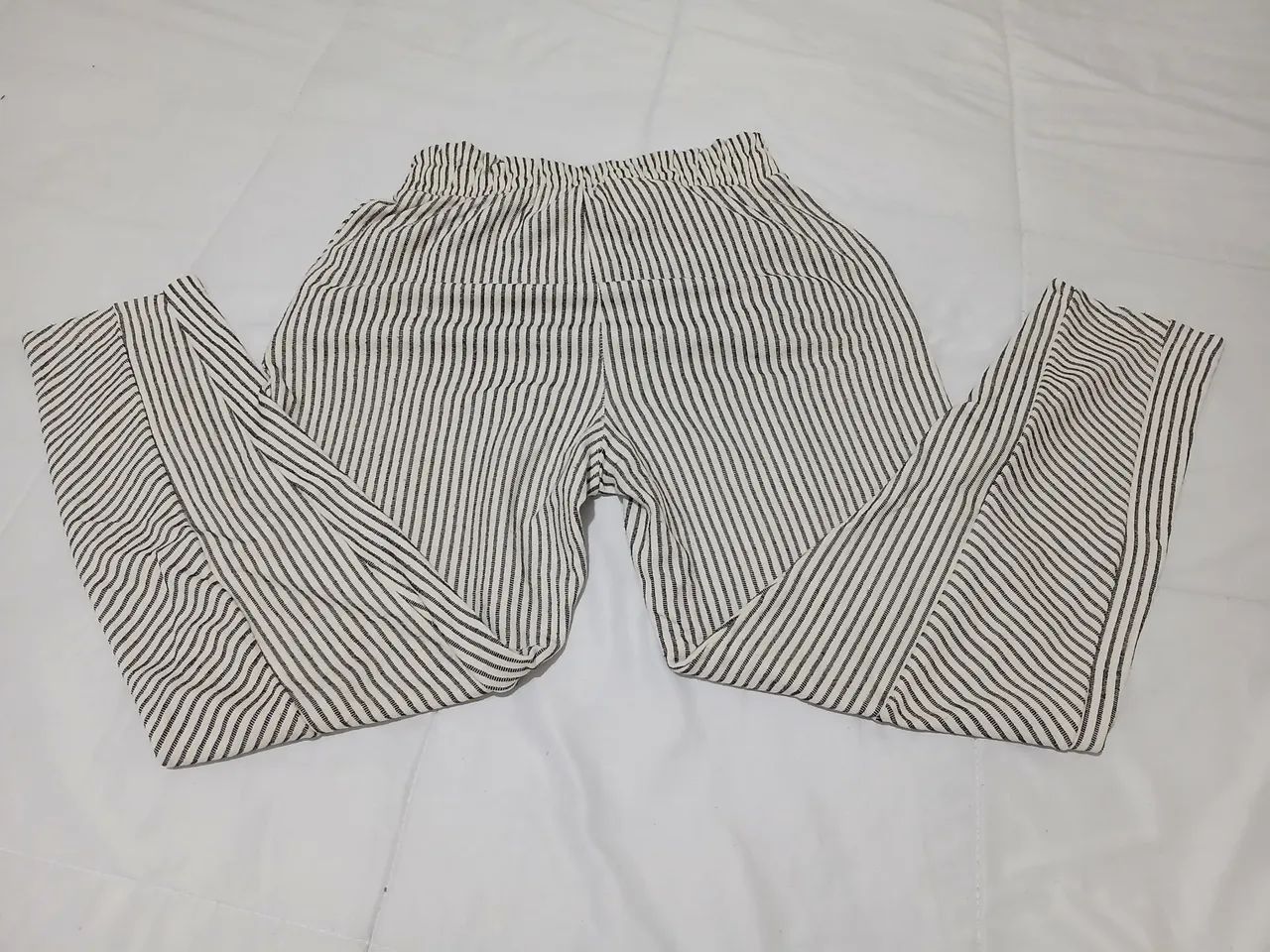 Calça com bolsos cintura alta P/M - Foto 3