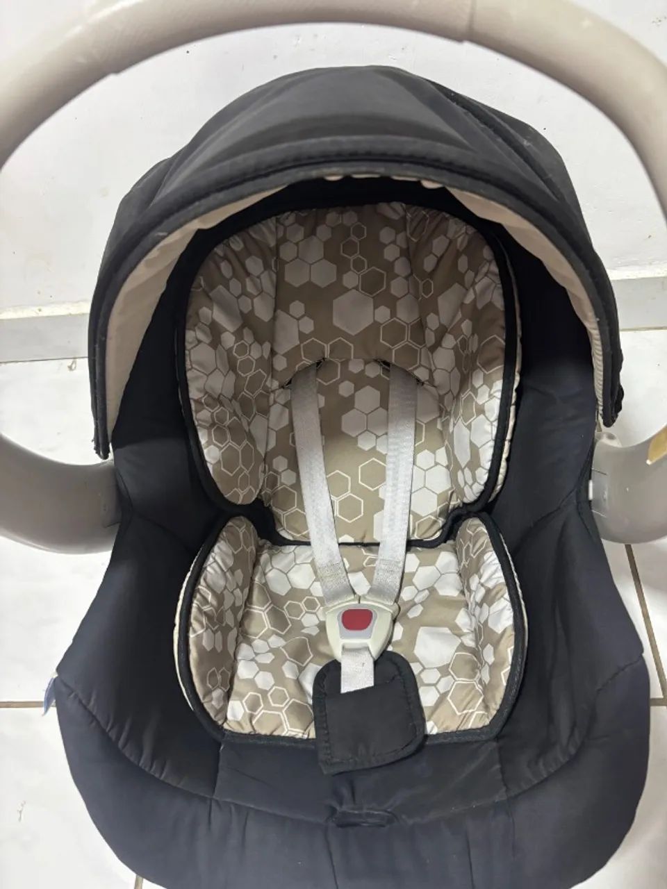 Bebê conforto com base, marca Galzerano, vai com capa com de rosa de brinde  - Foto 3