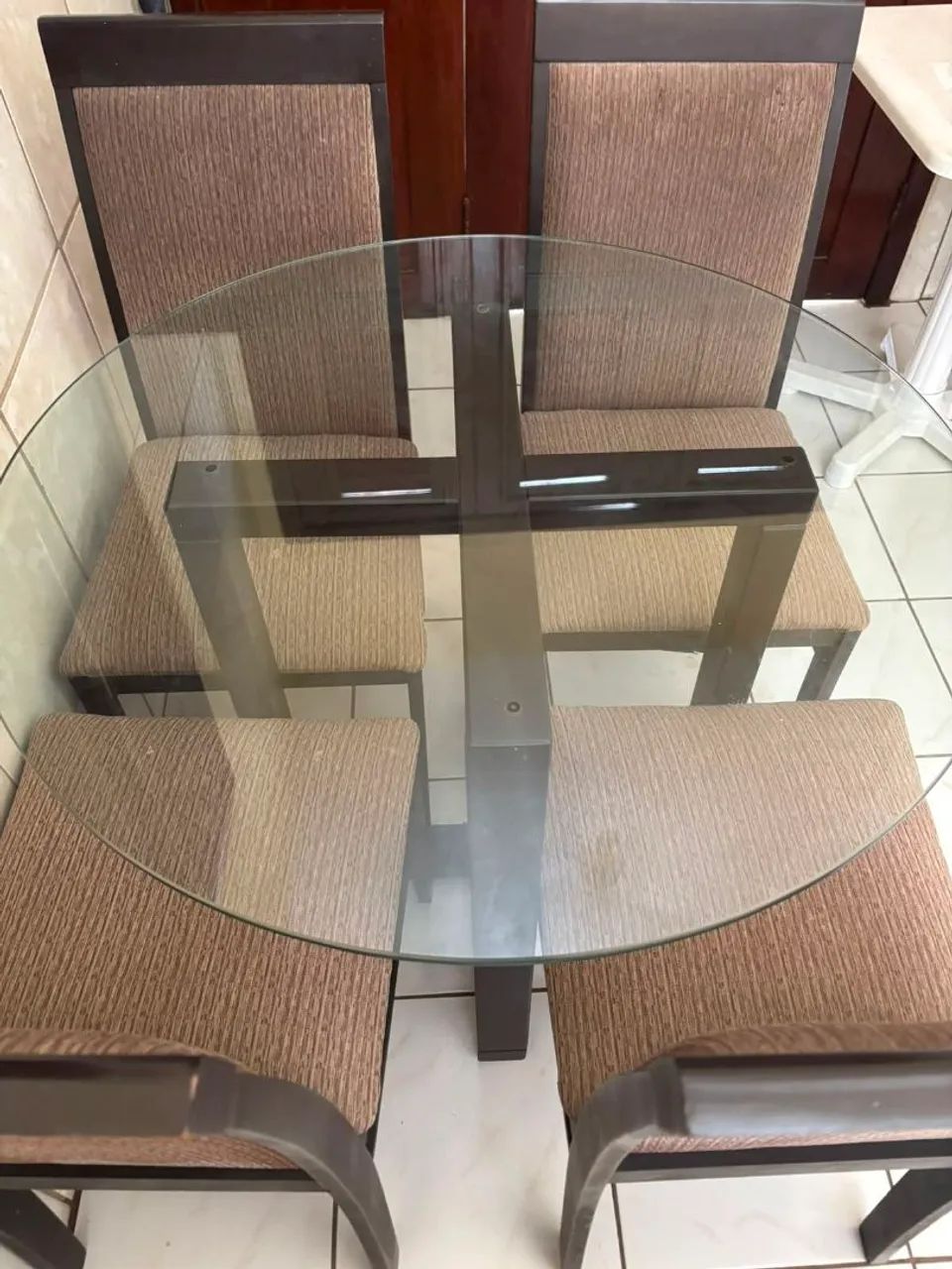 Mesa de Jantar com Cadeiras de Madeira - Foto 5