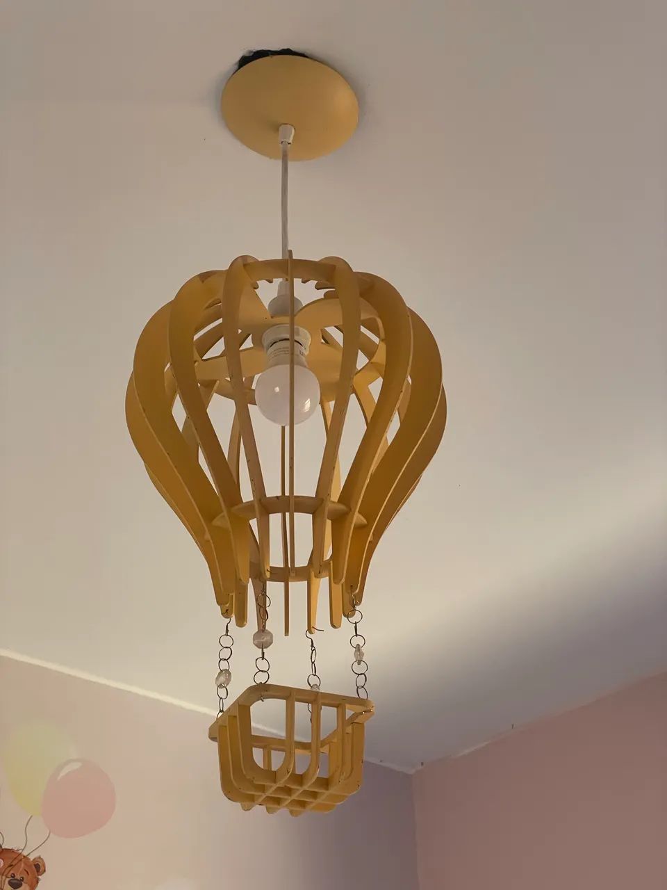 Balanço suspenso e luminária 